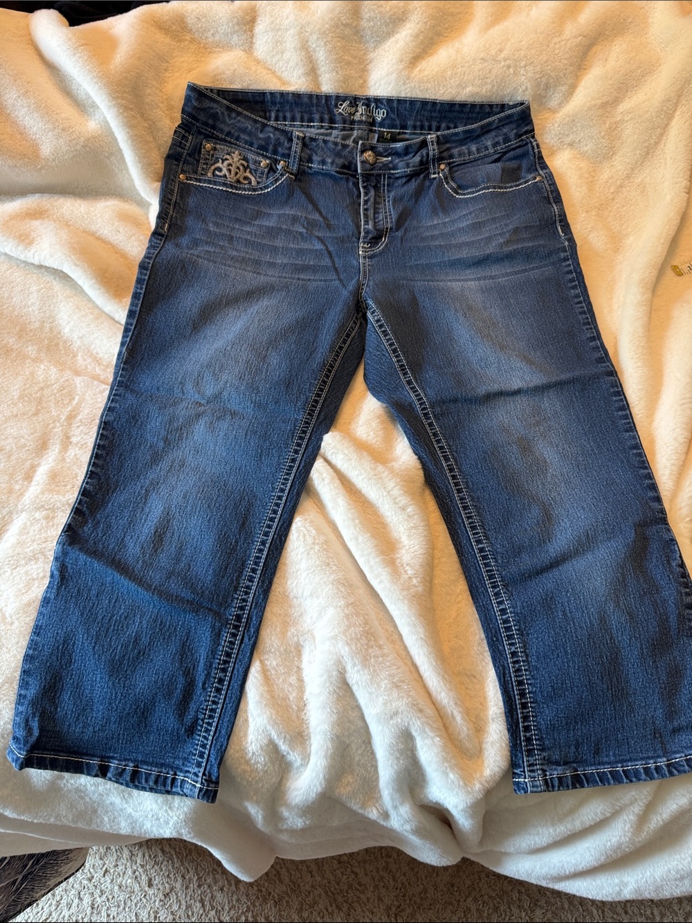 Ladies Straight-Leg Cropped Jeans in Dark Indigo Wash